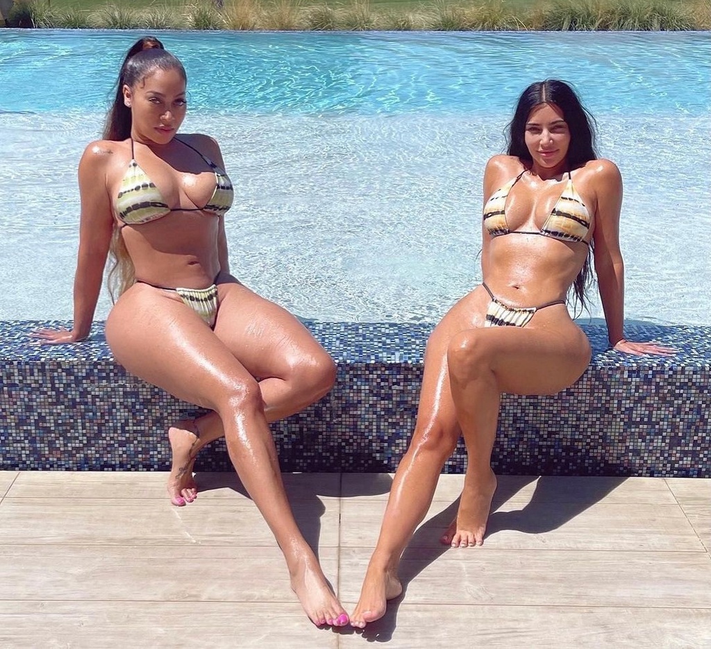 Kim Kardashian và Kylie khoe body đồng hồ cát trong bikini cùng bạn thân