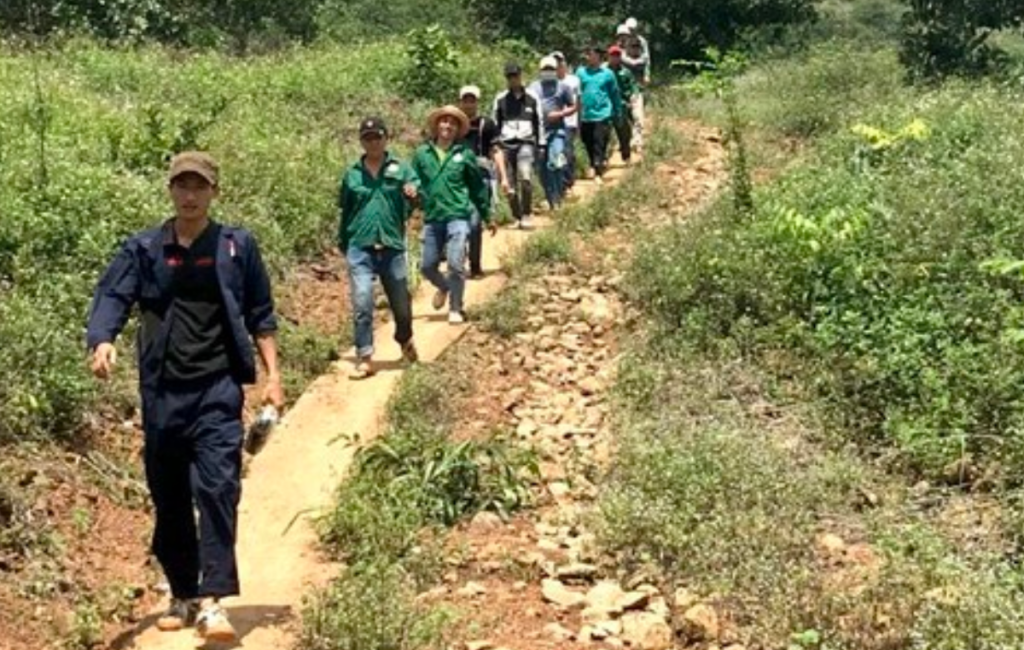 Cảnh sát đột kích ổ bạc trong rừng cao su ở Bình Phước